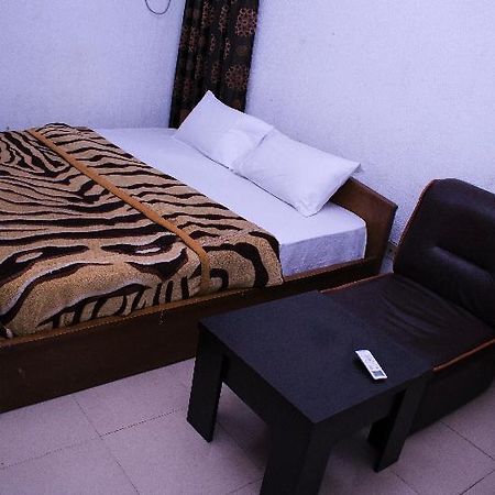 Day By Day Hotel Lagos Ngoại thất bức ảnh