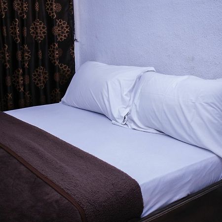 Day By Day Hotel Lagos Ngoại thất bức ảnh