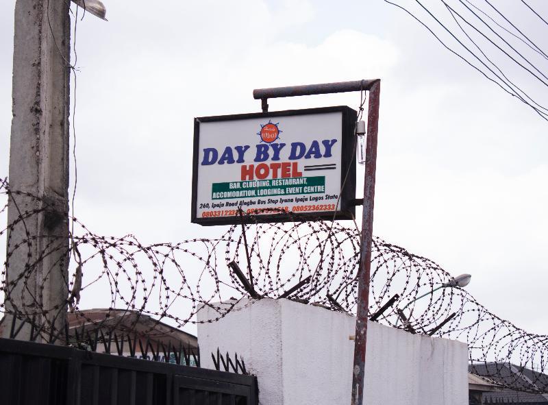 Day By Day Hotel Lagos Ngoại thất bức ảnh