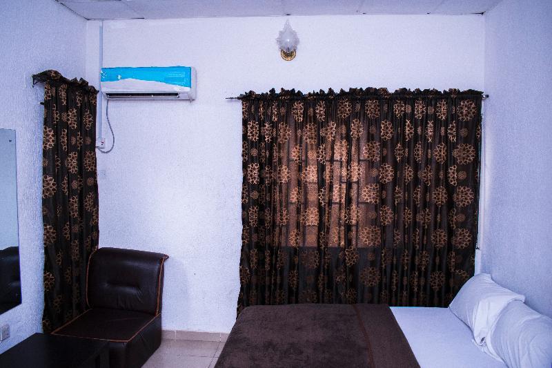 Day By Day Hotel Lagos Ngoại thất bức ảnh