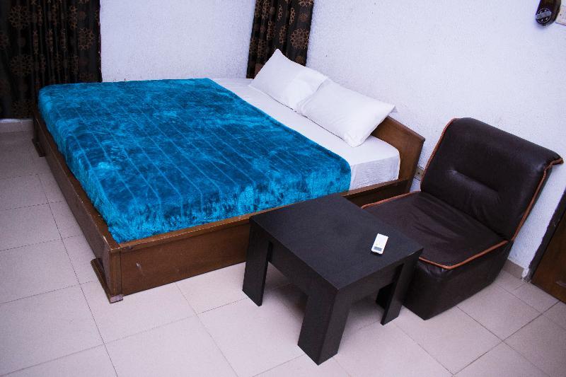 Day By Day Hotel Lagos Ngoại thất bức ảnh