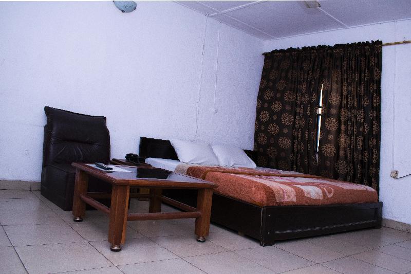 Day By Day Hotel Lagos Ngoại thất bức ảnh
